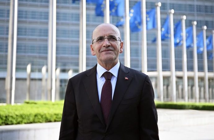 Bakan Şimşek Londra’da: Türk lirasındaki oynaklık ciddi biçimde azaldı