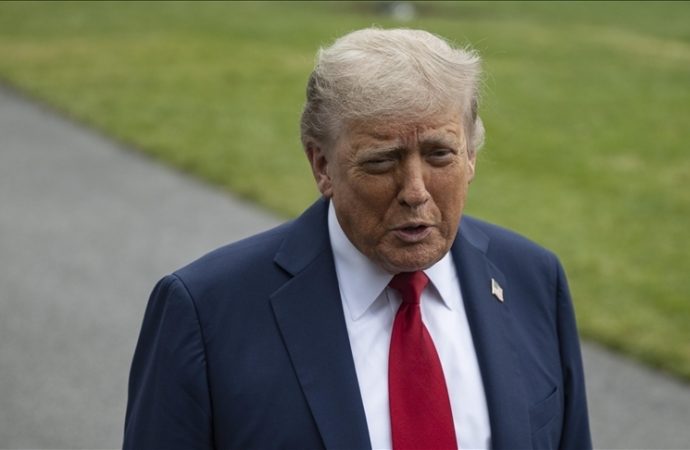 Trump duyurdu: Kanada mallarına ayrıca yüzde 35 tarife uygulanacak