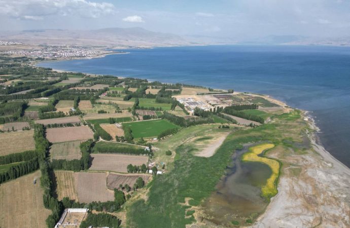 Van Gölü aradan çekildi, iki mahalle komşu oldu