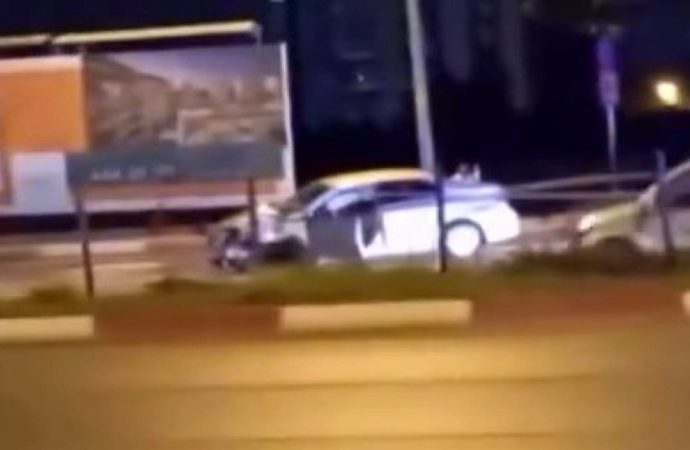 Kaldırımda yürüyorlardı, otomobil çarptı: Baba-oğul hayatını kaybetti