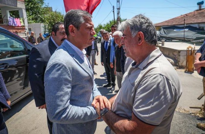 Özgür Özel metan gazı şehidi teğmenin ailesini ziyaret etti