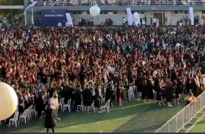 İTÜ mezuniyet töreninde protesto