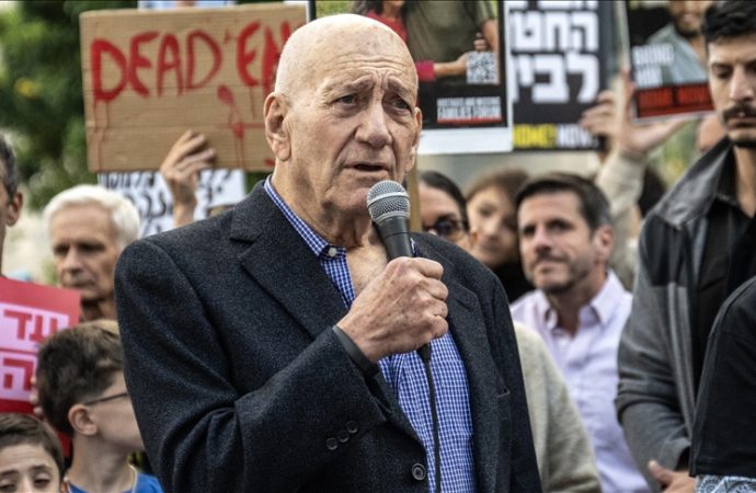 Eski İsrail Başbakanı Olmert: İsrailliler Batı Şeria’da her gün Filistinlileri öldürüyor