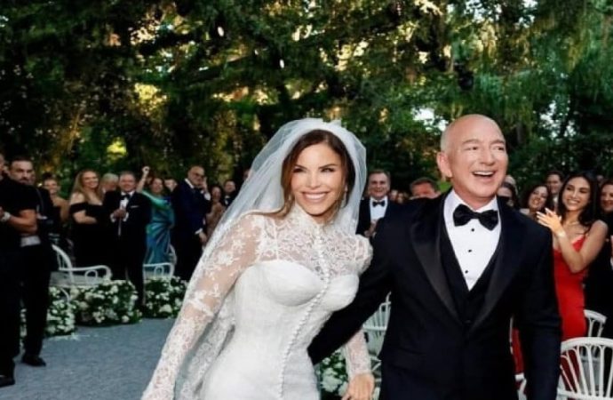 Jeff Bezos karısına Vogue’u vaat etmiş, aracı da derginin efsane yönetici Anna Vintour