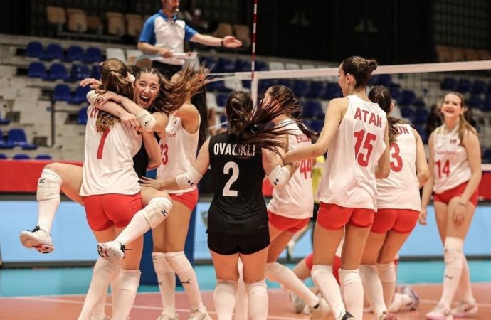 Rövanşı onlar aldı: 16 Yaş Altı Milli Voleybol Kız Takımı finalde
