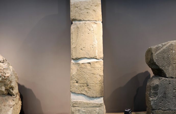Sivas Arkeoloji Müzesi’ndeki Hitit stelinde dört kuşağın bilgileri var