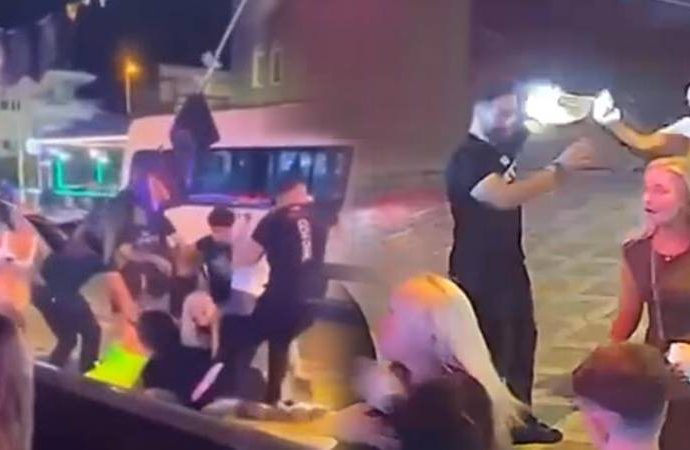 Turistlerle tekmeli yumruklu ‘hesap’ kavgası: İşletme mühürlendi