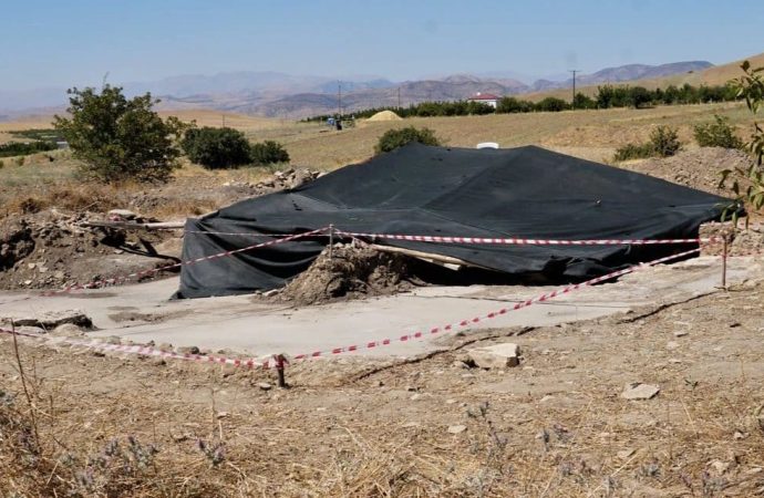 Tarlaya kazmayı vurdu, alttan ısıtmalı Roma hamamı çıktı