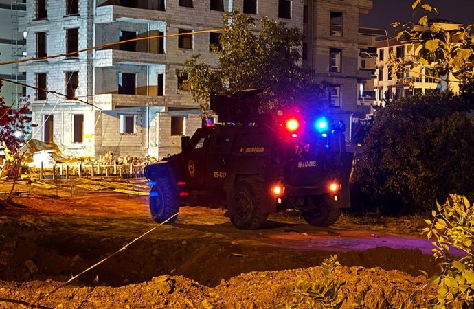 Site otoparkında saldırı: : Baba öldü, üç çocuğu yaralı