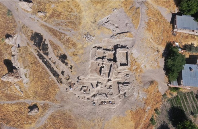Elazığ’da kazı: Altı bin yıllık tapınak alanı bulundu