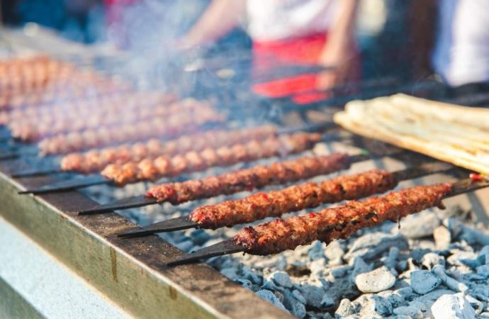 Helal kebap diye yıllarca yaban domuzu yedirmiş