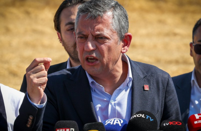 Özgür Özel’den savcıya sert tepki: Masaya beyaz toros koyarak kimi tehdit ediyorsun?