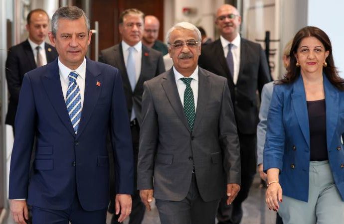 DEM İmralı heyeti Özgür Özel’i, eş başkanlar Demirtaş’ı ziyaret etti