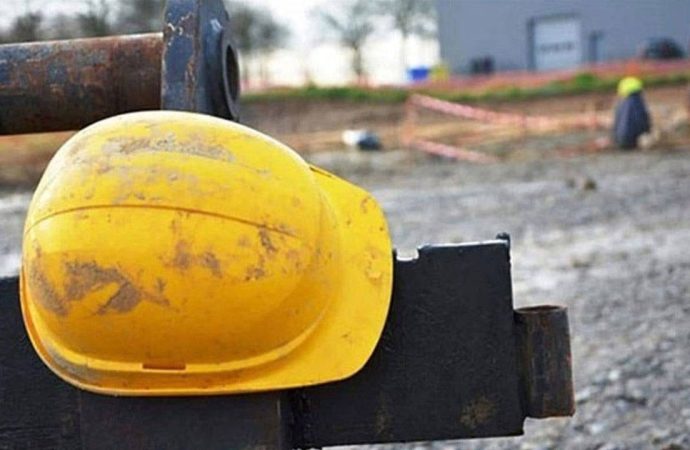 Forklift işçilerin üstüne devrildi: Bir ölü, bir ağır yaralı
