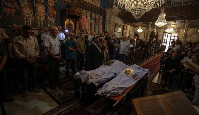 İsrail Gazze’de kilise vurdu, dünya ayağa kalkınca da özür diledi