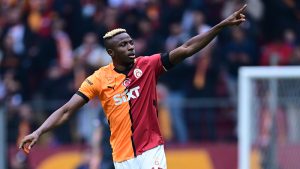 Osimhen Napoli’den koptu ama Galatasaray’a da henüz gelmedi!