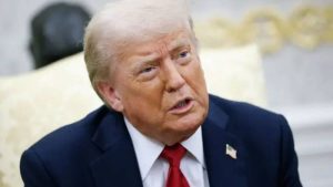 WSJ ve Trump arasında kavga: Epstein’e müstehcen doğum günü mektubu mu gönderdi?