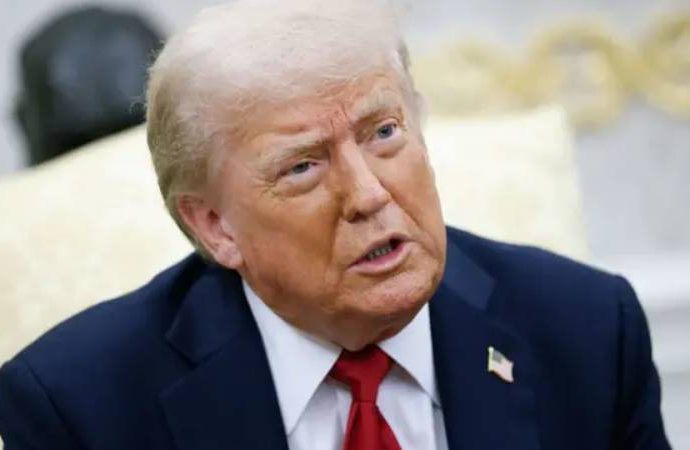 WSJ ve Trump arasında kavga: Epstein’e müstehcen doğum günü mektubu mu gönderdi?