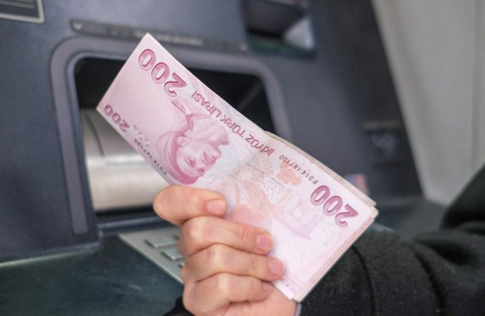 Pazartesi ATM’ler herkesi uyaracak: Şifren eskimiş, değiştir
