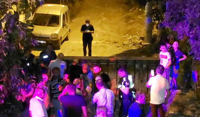 ‘Tapulu arsam’ dedi, yola beton duvar ördü