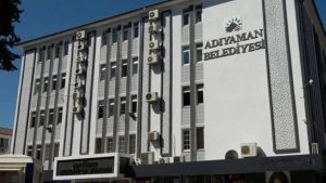 Adıyaman Belediyesi CHP’li Ufuk Bayır’i başkan vekili seçti, AKP’li üye CHP’ye geçti