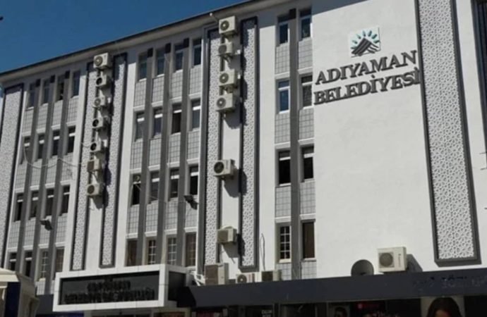 Adıyaman Belediyesi CHP’li Ufuk Bayır’i başkan vekili seçti, AKP’li üye CHP’ye geçti