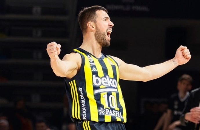 Fenerbahçe kaptanı ile sözleşme uzattı!