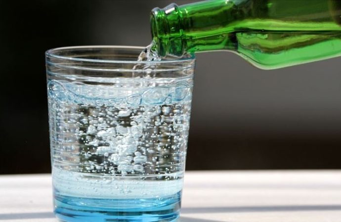 Her gün bir bardak maden suyu: Yararını göreceksiniz