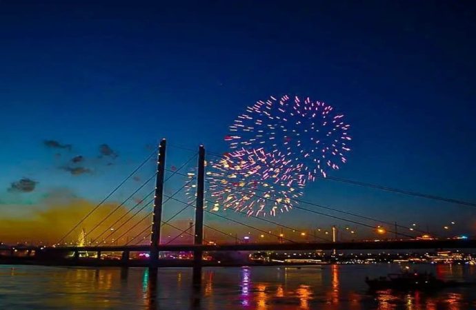 Almanya’da havai fişek kazası: 19 yaralı