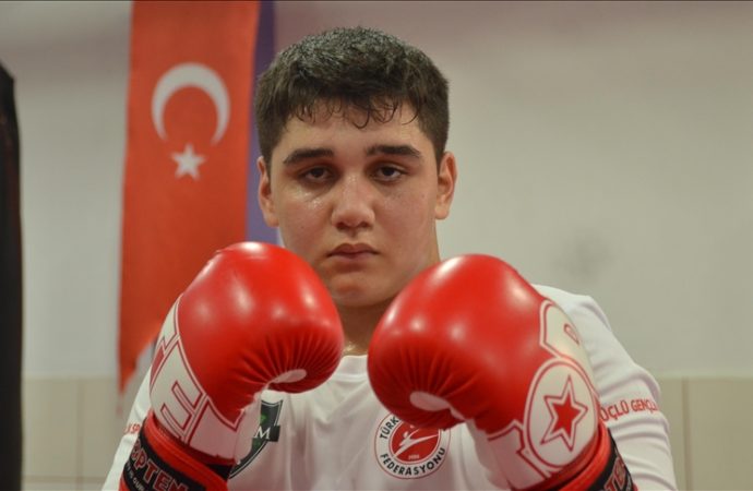 Kilo vermek için başladı, kick boksta Türkiye şampiyonu oldu