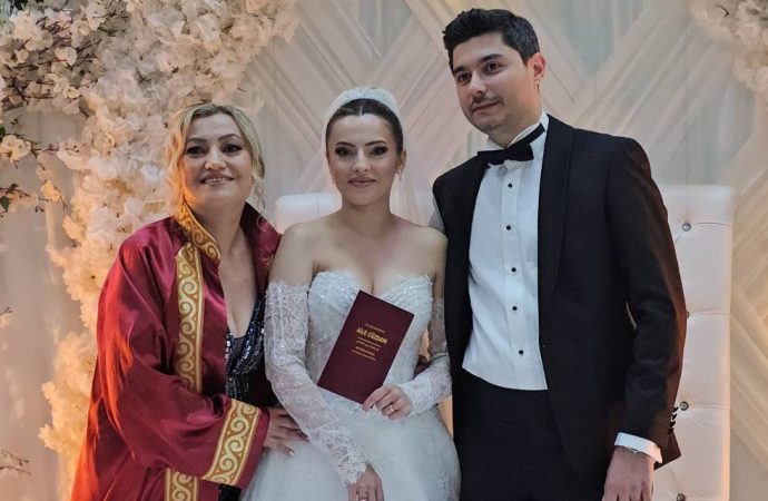 Kendi kızının nikahını kıydı: Ağlarsam kusura bakmayın