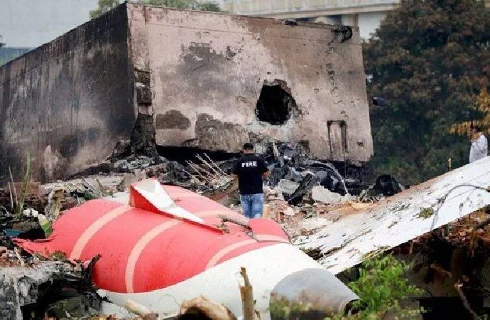 Hindistan’daki uçak kazasında cenazeler karıştı