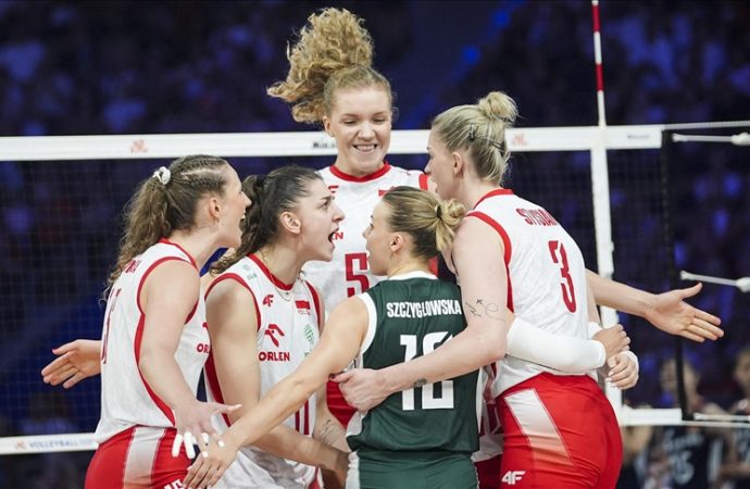 İlk iki yarı finalist belli oldu; sıra bugün Filenin Sultanları’nda