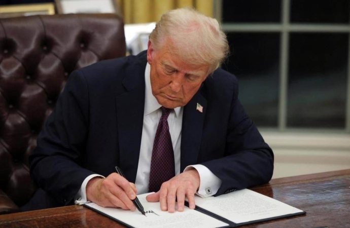Trump yapay zeka şirketlerinin önünü kararnameyle açtı