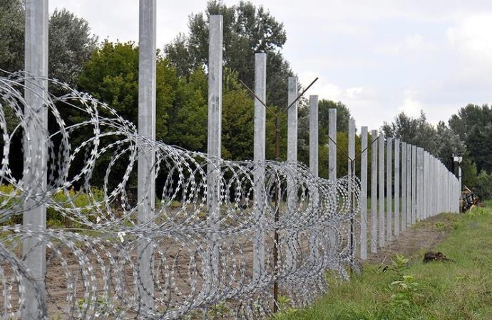 Hindistan yüzlerce Müslüman’ı Bangladeş’e sınır dışı etti