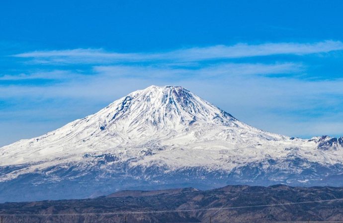 Ağrı Dağı’ndaki takke buzulu eriyor; 37 yılda yüzde 41 küçüldü