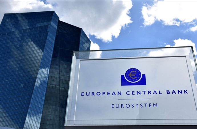 Avrupa Merkez Bankası politika faizini sabit tuttu