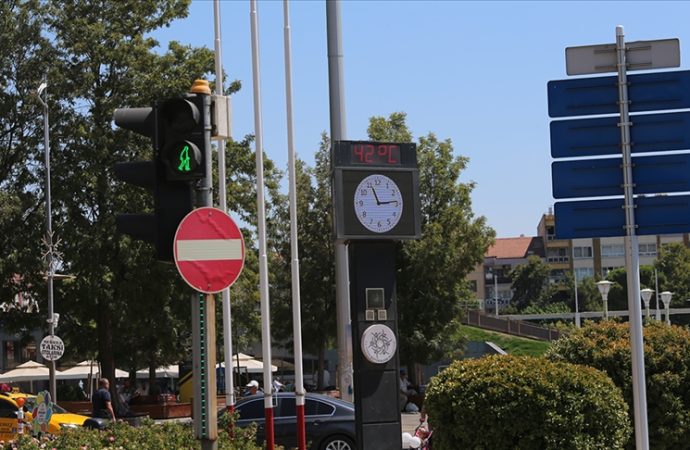 Hava sıcaklığı 38 ilde 40 dereceyi aştı, hafta sonu daha da sıcak olacak