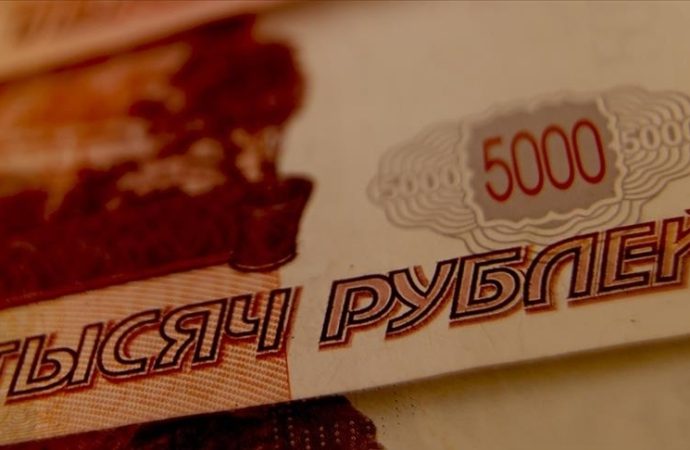 Rusya Merkez Bankası politika faizini 200 baz puan düşürdü
