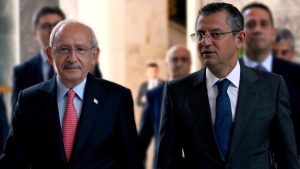 Özgür Özel ve iki eski genel başkan Kılıçdaroğlu’na taziye ziyareti yaptı