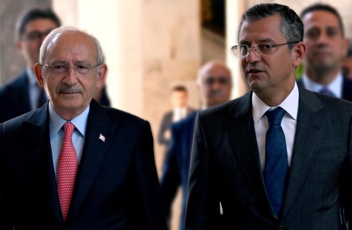 Özgür Özel ve iki eski genel başkan Kılıçdaroğlu’na taziye ziyareti yaptı