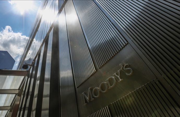 Moody’s, Türkiye’nin kredi notunu yükseltti, Fitch yerinde saydı