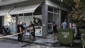 Komşuda şiddetli patlama: En az üç kilo patlayıcı kullanıldı