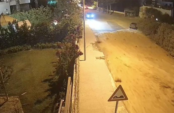 Bodrum’da içme suyu isale hattı patladı