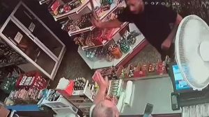 ‘Dondurma eritmişsin, geri almam’ dedi, palalı saldırıya uğradı