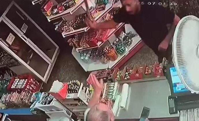 ‘Dondurma eritmişsin, geri almam’ dedi, palalı saldırıya uğradı