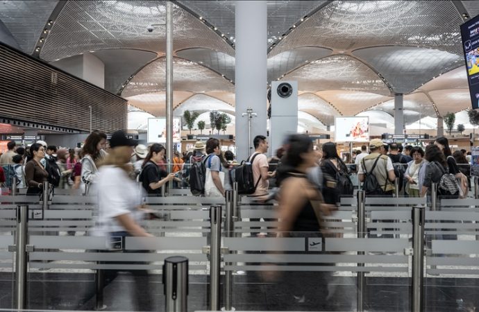 İstanbul Havalimanı yine rekor kırdı: Heathrow’u geride bıraktı