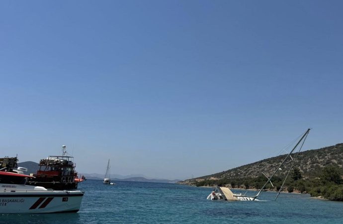 Bodrum’da bir de yelkenli battı