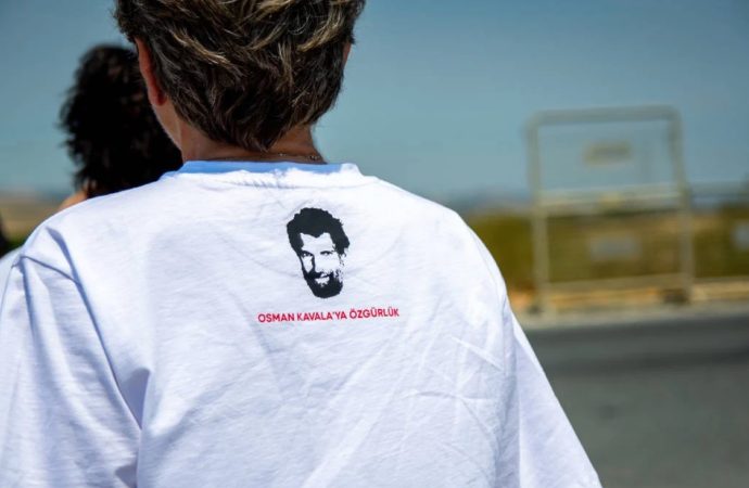Robert Koleji mezunları 50. yılda Silivri’de buluştu: Sınıf arkadaşları Osman Kavala’yı selamladılar
