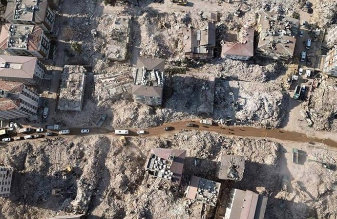 Gülizar Apartmanı davası: 12 deprem sanığı 2 yıl 7 ay sonra hakim karşısında